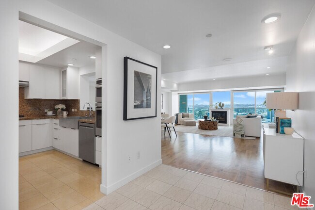 Foto del edificio - 13600 Marina Pointe Dr