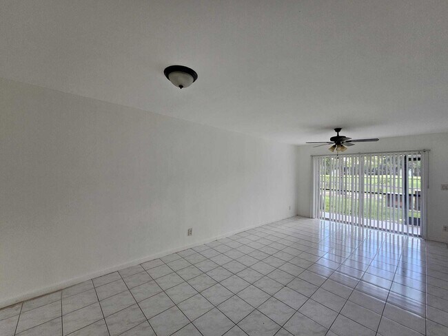 Foto del edificio - 8000 S Colony Cir