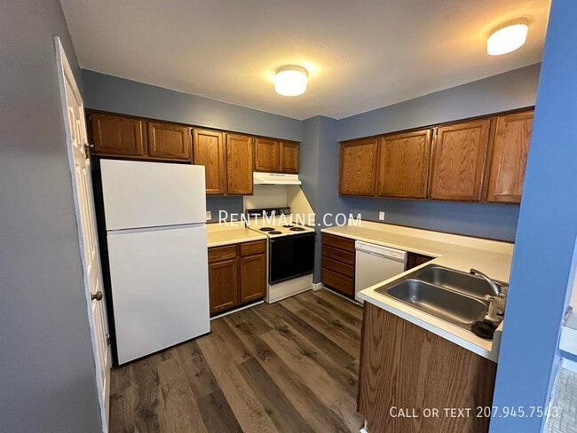 Foto del edificio - 114 Main Rd N