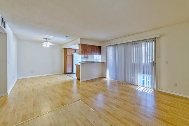 Foto del edificio - 7200 W Pirates Cove Rd