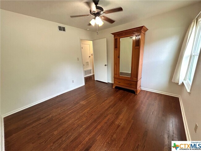 Foto del edificio - 875 E Torrey St