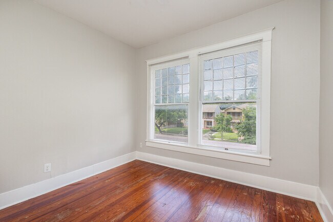 Foto del edificio - 1230 Kings Hwy