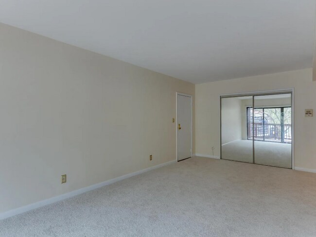 Foto del edificio - 103 Skyhill Rd