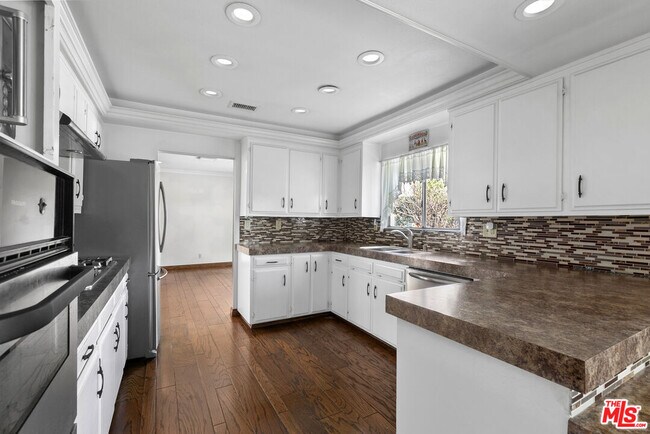 Building Photo - 5031 Kearsarge Ave