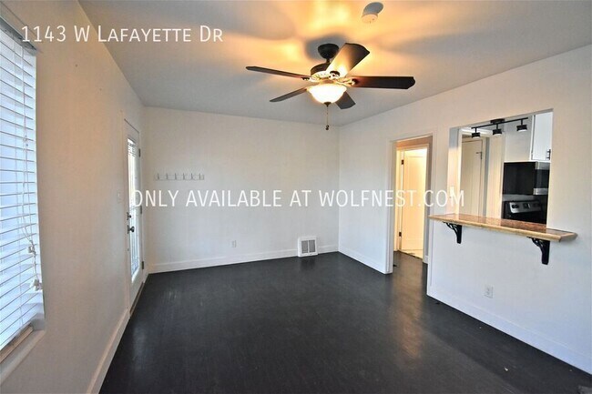 Building Photo - Gorgeous 3 Bed Salt Lake Home! No Deposit ...