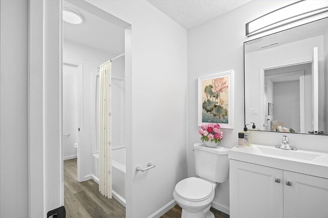 Building Photo - Echo Flats