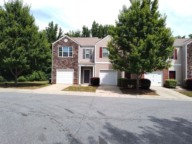 Foto del edificio - Beautiful Townhome in Berkshire!