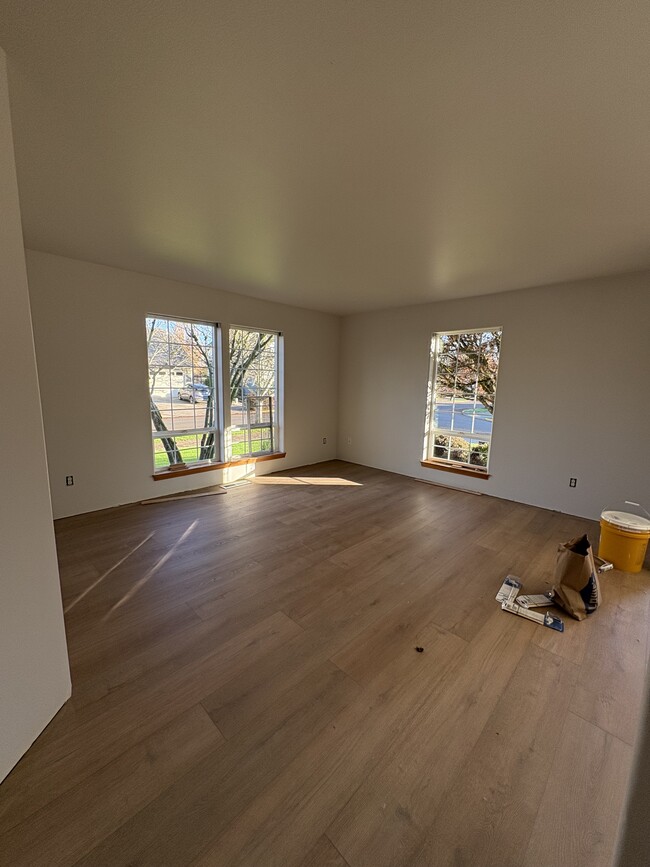 Foto del edificio - 1925 NW Woodland Dr