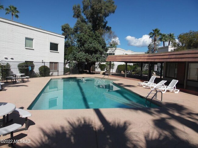 Foto del edificio - 8450 E Old Spanish Trail