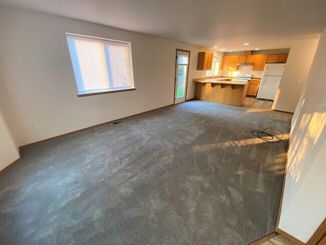 Foto del edificio - 3 Bed on Cul-de-sac with Great Backyard an...