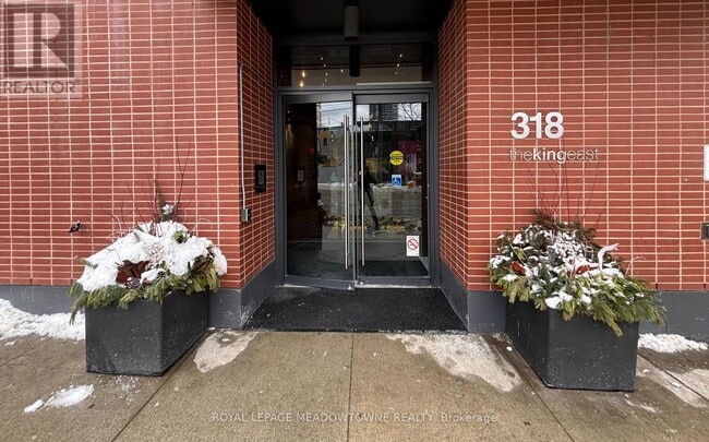 Building Photo - 318 King St E