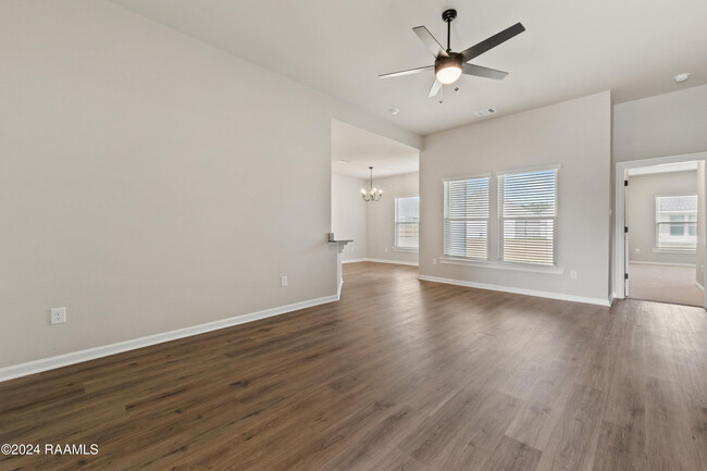 Building Photo - 121 Murphy Ln