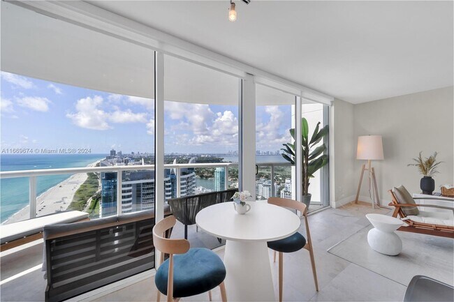 Foto del edificio - 6365 Collins Ave