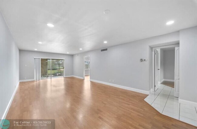Foto del edificio - 6100 S Falls Cir Dr