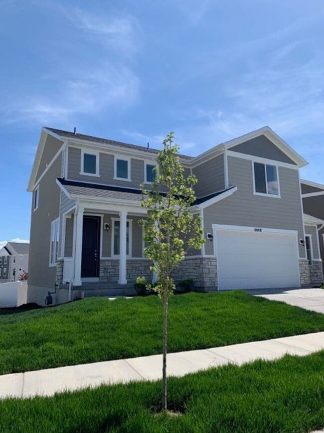 Building Photo - 5049 Blythswood Ln