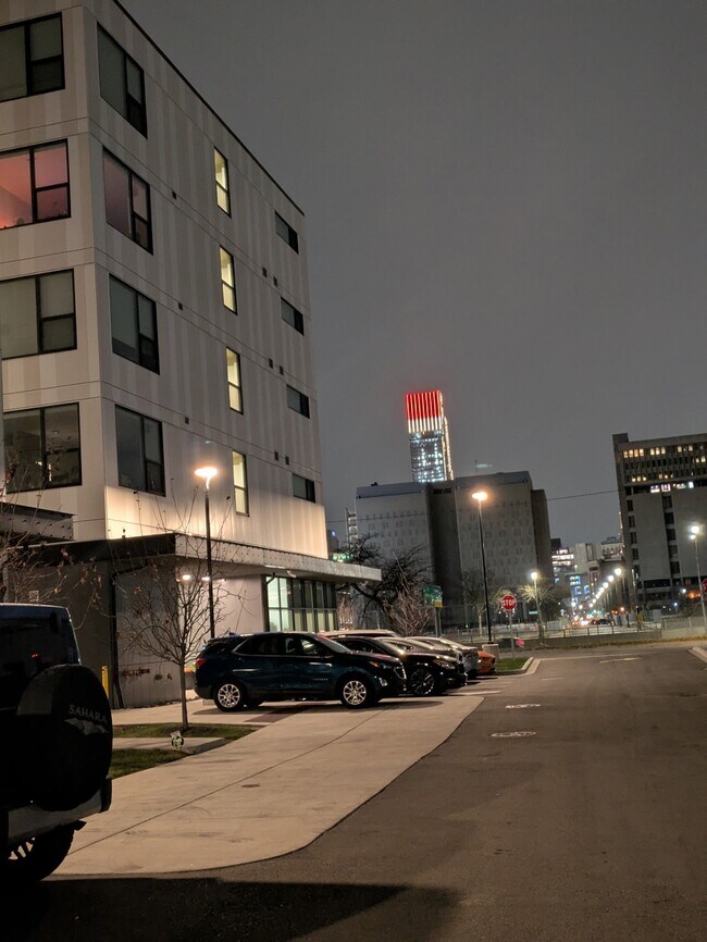 Foto del edificio - 1400 Chrysler Dr