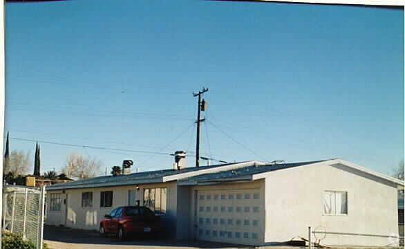 Building Photo - 933-935 Carson St