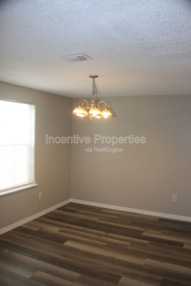 Foto del edificio - 4176 Versailles Dr