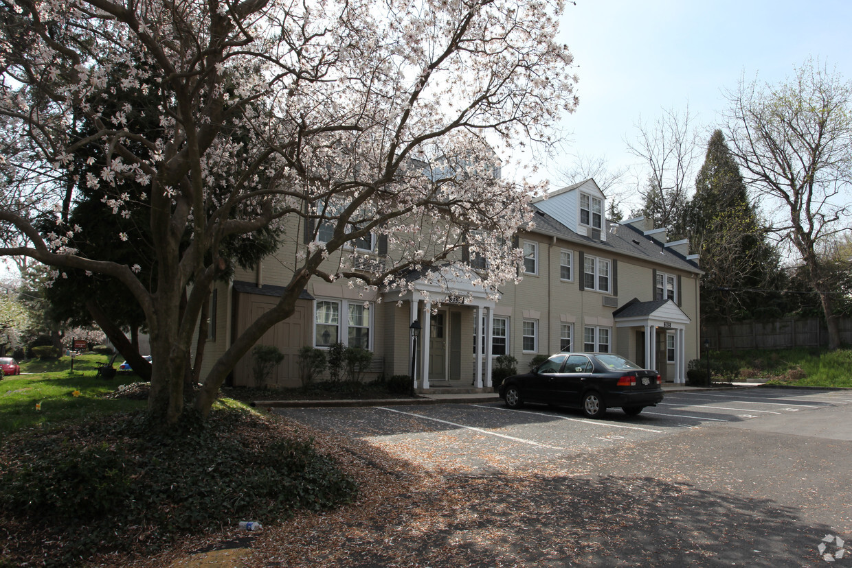 Foto del edificio - Newdale Mews Apartments