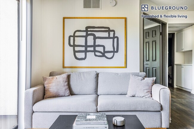 Foto del edificio - 10983 Bluffside Dr