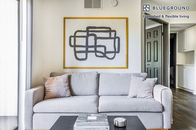 Foto del edificio - 10983 Bluffside Dr