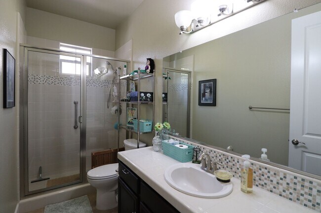 Foto del edificio - Lovely Room for Rent