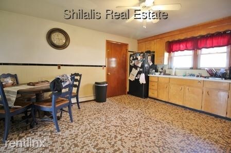Building Photo - 2 br, 1 bath  - 52 Quirk St