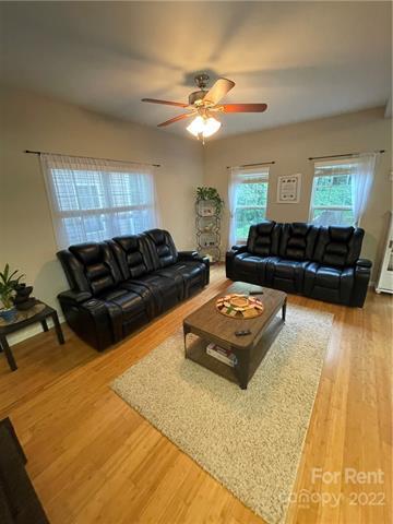 Building Photo - 123 High Bluff Cir