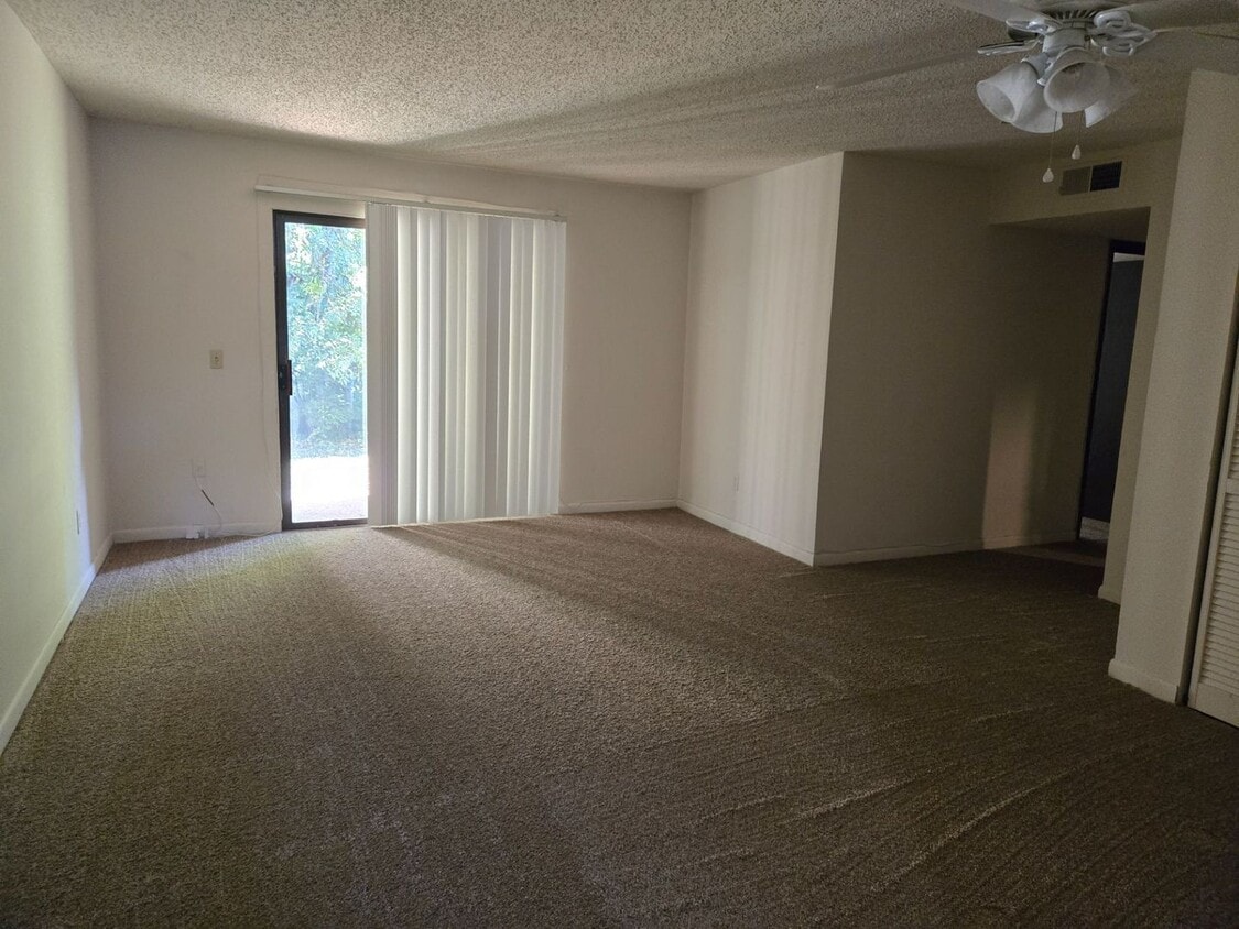 Primary Photo - Charming 2 Bedroom, 1 Bath Apartment – Min...