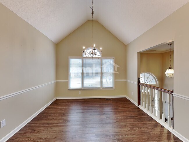 Foto del edificio - 1728 Victoria Way NW
