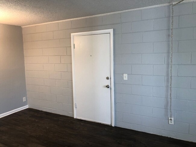 Building Photo - 1B/1B 2nd floor property available for rent in Jacksonville Beach