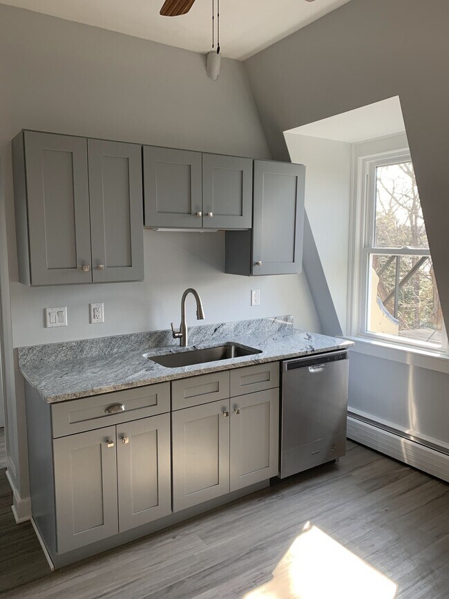 Building Photo - Sayles Ave