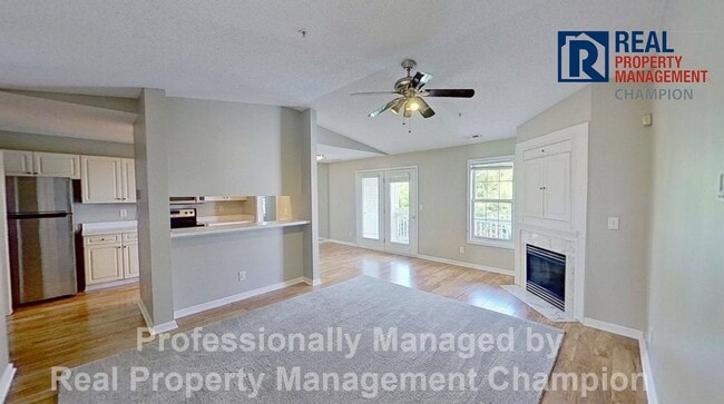 Spacious Upper Level Condo w/Open Floorplan and Split Bedrooms - Spacious Upper Level Condo w/Open Floorplan and Split Bedrooms