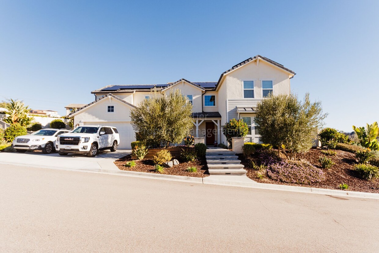 Primary Photo - Stunning and spacious 5-bedroom, 4-bathroo...