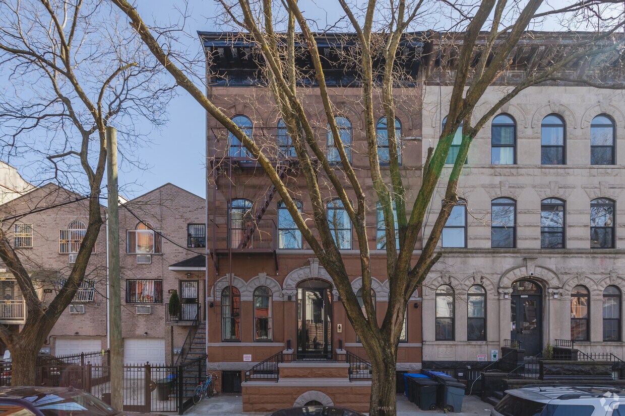 Building Photo - 860 Hancock St
