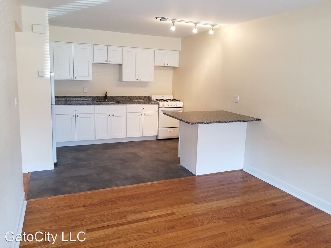Primary Photo - 1441 N Franklin Pl
