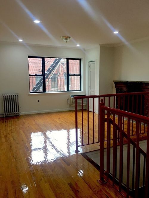 Primary Photo - 259 W 15th St