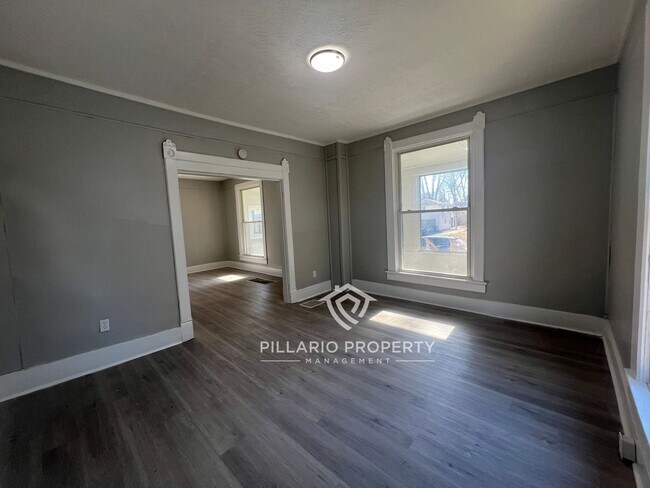 Building Photo - $500 OFF MOVE-IN SPECIAL!!! Newly Renovate...