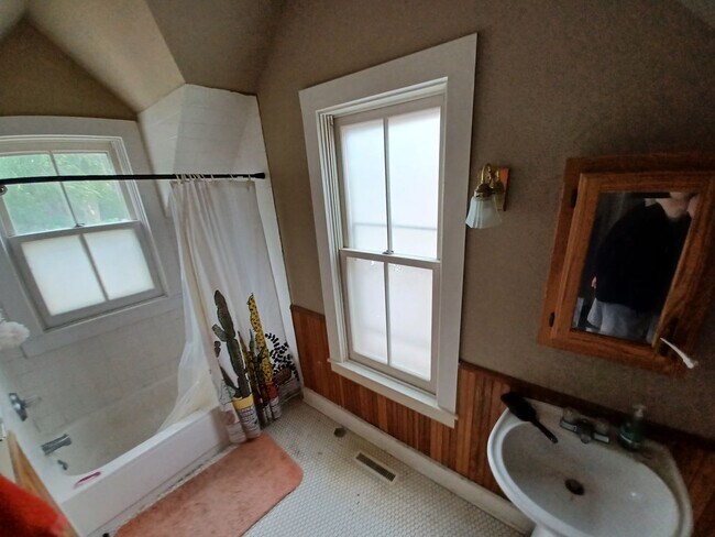 Foto del edificio - Single Family Home Rich in History - Great...