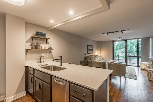 Dishwasher Included - Edge @ Sheridan - 5910 N Sheridan Rd
