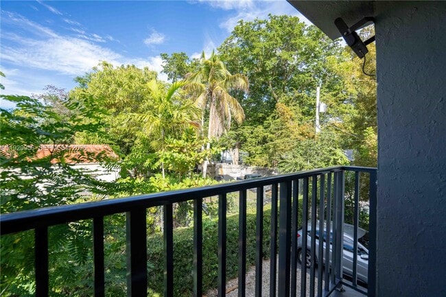 Building Photo - 465 NE 59th St