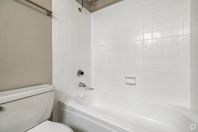 1BR, 1.5BA - 700SF - Bathroom - Peaks at Universal City