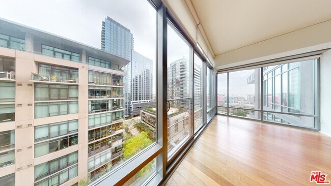 Building Photo - 1100 S Hope St