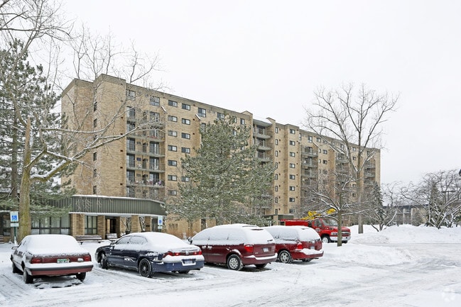 Building Photo - Solberg Tower