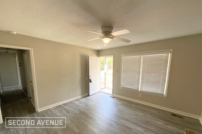 Building Photo - 200 Eppingdale Dr