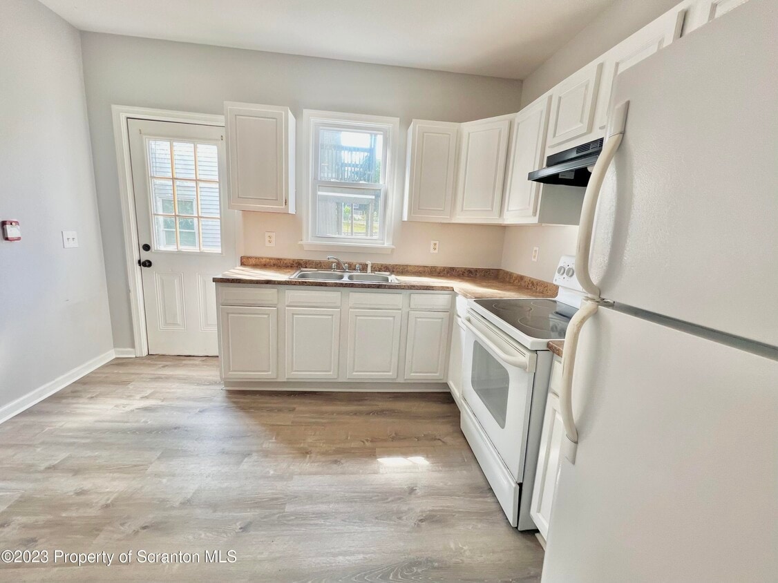 106108 W Market St Unit 3, Scranton, PA 18508 Room for Rent in