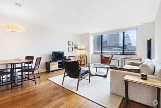 Building Photo - 30 W 61st St