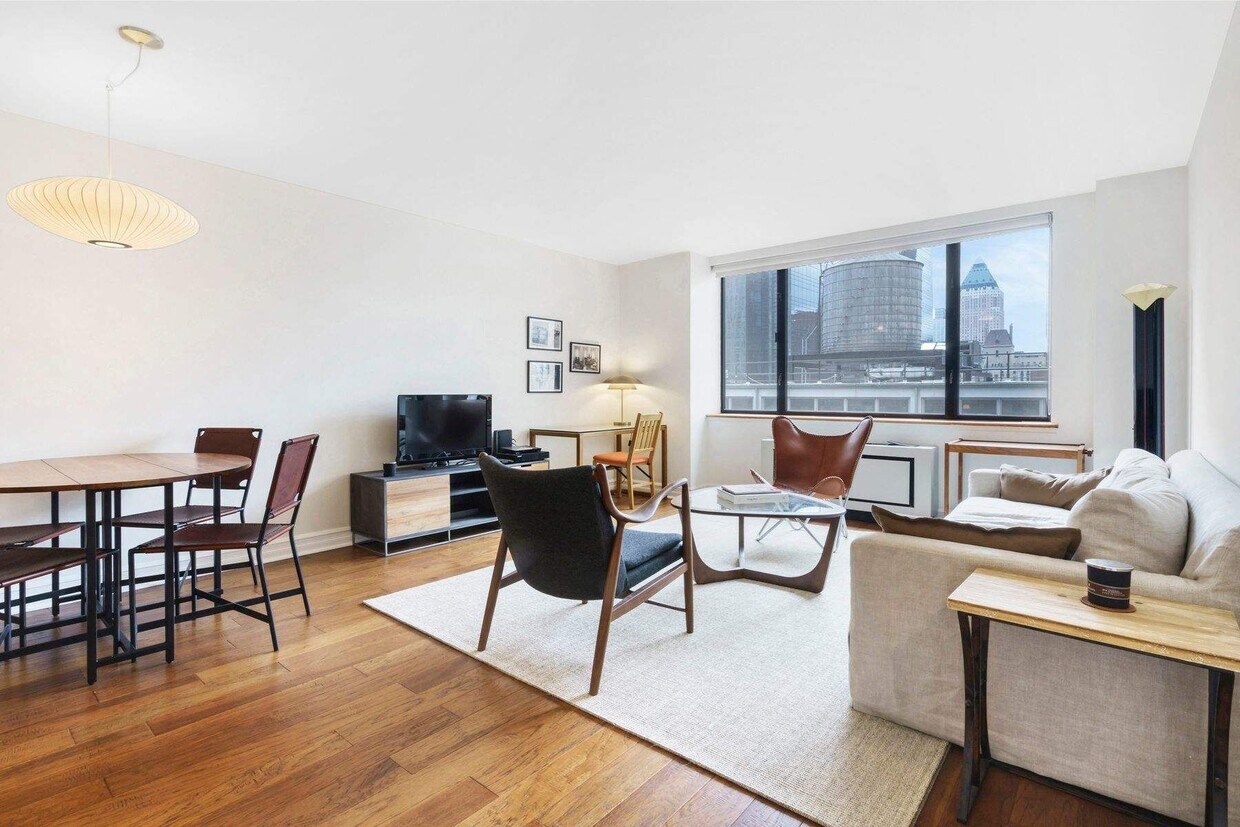Foto principal - 30 W 61st St