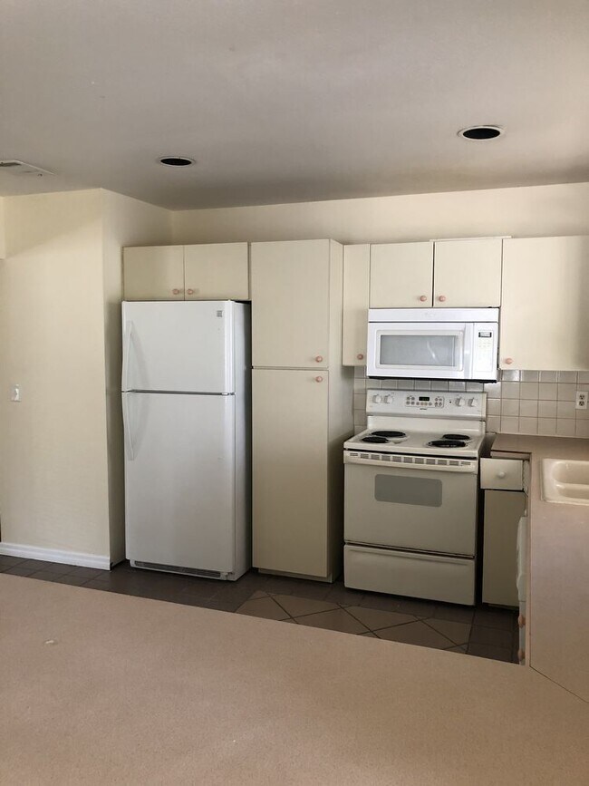 Building Photo - Eastern Port St Lucie