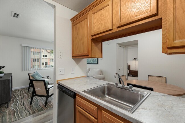 Foto del edificio - Pine Creek Apartments